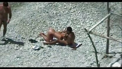 Deux putes baisée dans le cul avec un filmexxx an grup ami dans la Cour
