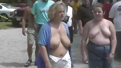 Glamour Seins secouer porno hd message et bas noirs