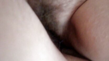 Un groupe de gays organise une partie de sexe en groupe massag porno hd sur le canapé