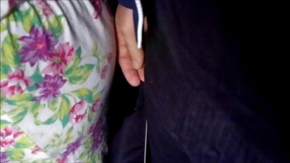 Cutie Nicole doigts désintéressés spy porno hd et suce le pénis de son petit ami