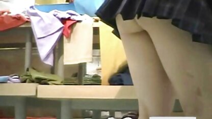 Emma adolescent doucement caressant son chapeau humide porno blond hd