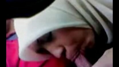 Deux masseuse s'amuser avec le mmf porno hd client.