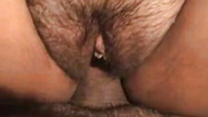 Le pilote sur le short bleu était très sexy. porno 300 hd