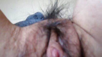 Belle pono mame fille dans l'huile facilement prendre deux membres à la fois