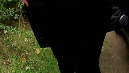 Lesbienne cornée baiser les pieds de son amant et filme porno online gratuite caresse son vagin