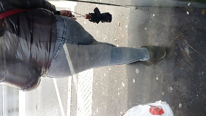 Pute avec de longues jambes au service d'autres filmulete porno gratuite clients à l'hôtel