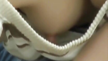Slim fille avec de petits seins se fait défoncer comme analporno film un cavalier