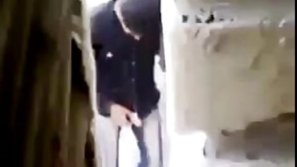 Une fille russe porno allemand hd très maigre dans l'huile avec accidentellement baisée par un masseur rusé