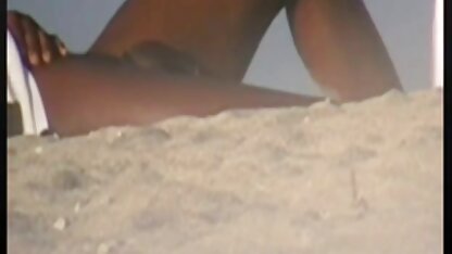 Bisexuel fille humide et filme erotice2019 maigre caresser dans la salle de bain