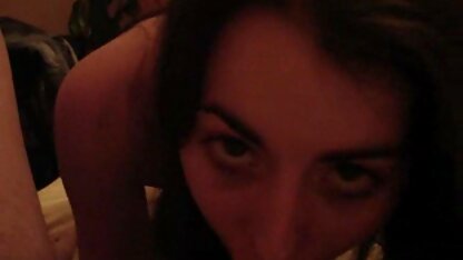 Les filles en bas plats vont faire porno american hd l'amour sur le canapé avec hahale