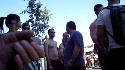 Un homme charge un gay pizde grase gratis et obtenir une bite sur place
